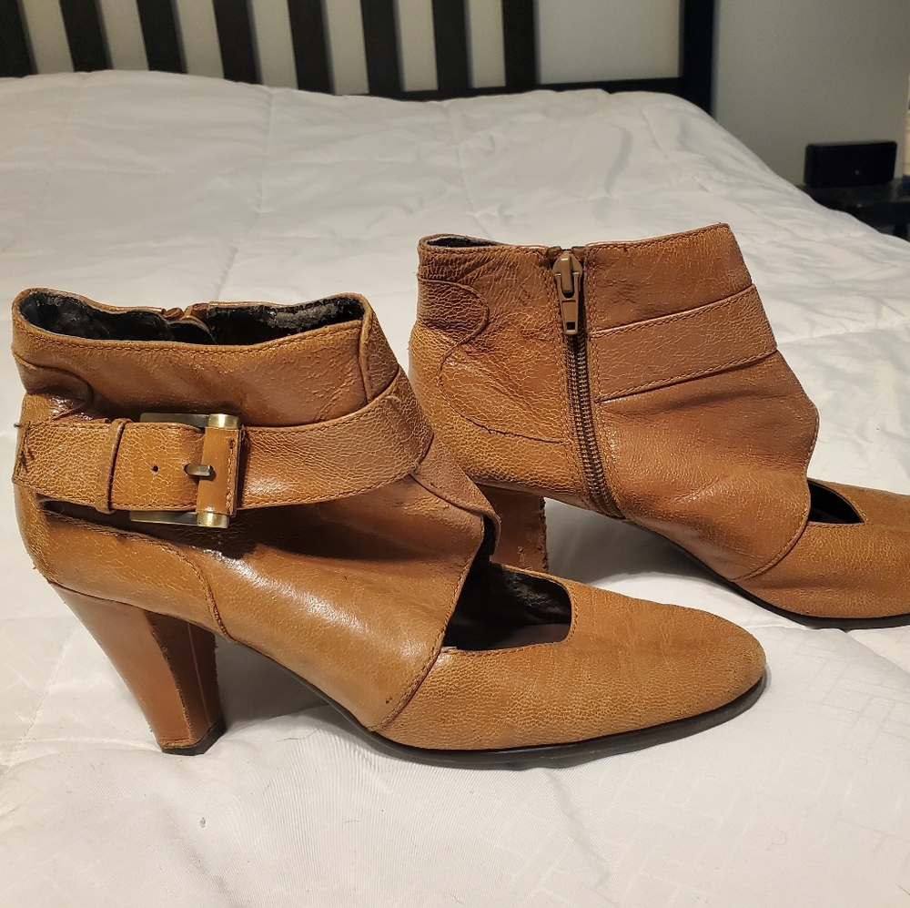 Aerosoles Leather Boot. 7.5. Light Brown.